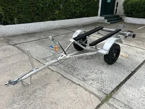 Tráiler Para Jet Ski Listo Para Enganchar Y Cargar El Jet